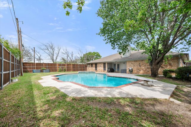 3800 Twin Creek Drive, Arlington, TX 76015