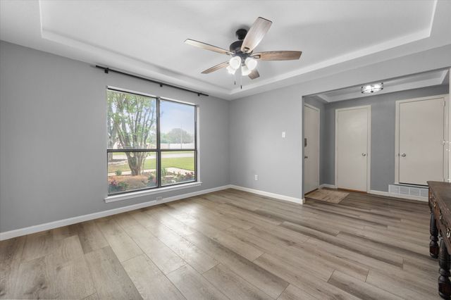 3800 Twin Creek Drive, Arlington, TX 76015