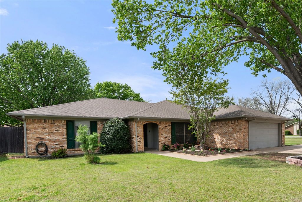 3800 Twin Creek Drive, Arlington, TX 76015