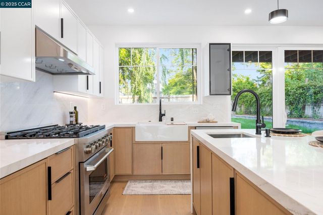 2223 Byron St, Berkeley, CA 94702