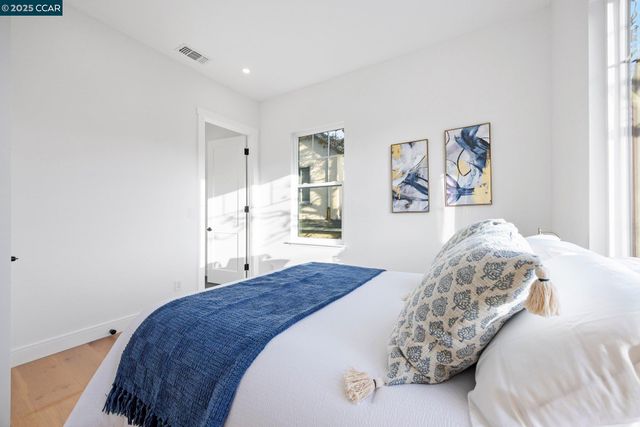 2223 Byron St, Berkeley, CA 94702