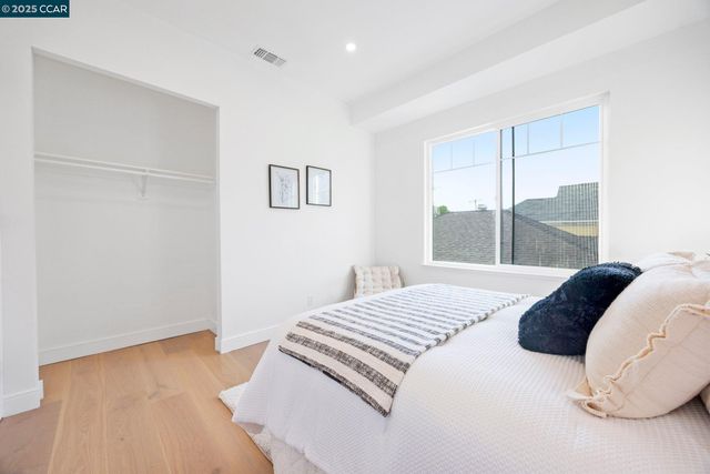 2223 Byron St, Berkeley, CA 94702