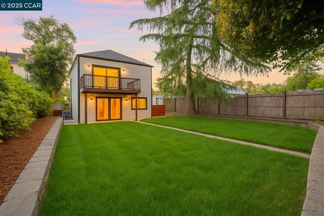 2223 Byron St, Berkeley, CA 94702