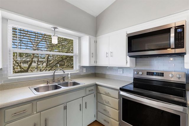 11436 RIDGEWOOD CIRCLE, Seminole, FL 33772