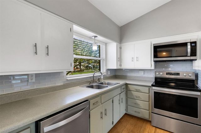 11436 RIDGEWOOD CIRCLE, Seminole, FL 33772