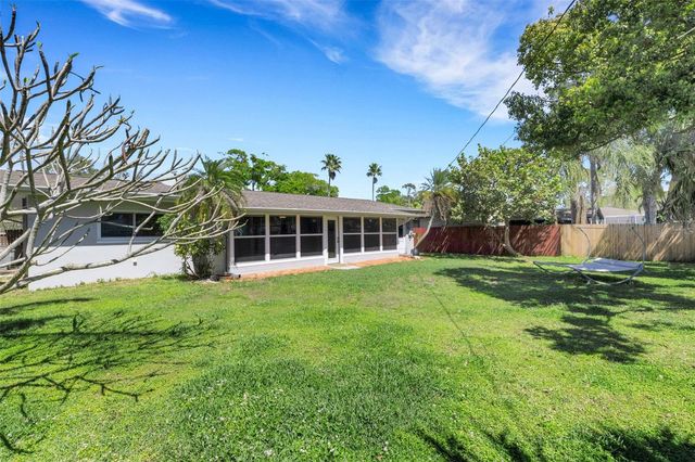 11436 RIDGEWOOD CIRCLE, Seminole, FL 33772