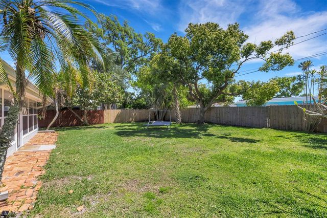 11436 RIDGEWOOD CIRCLE, Seminole, FL 33772