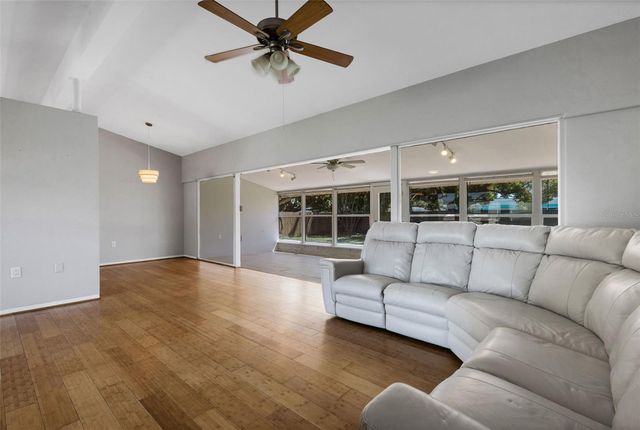 11436 RIDGEWOOD CIRCLE, Seminole, FL 33772