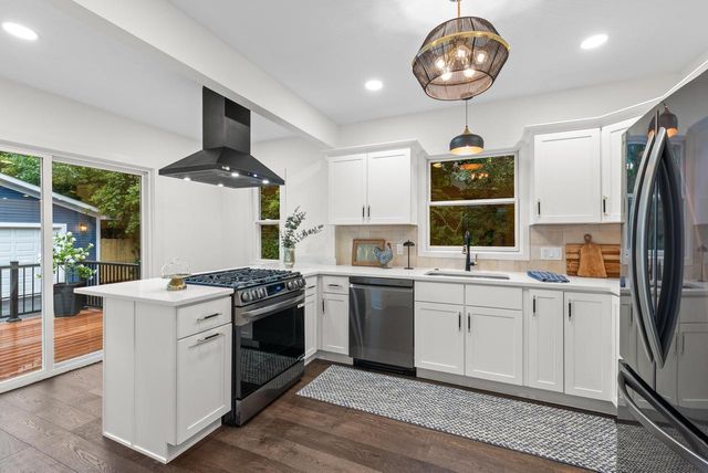 1332 Dodge STREET, Lake Geneva, WI 53147