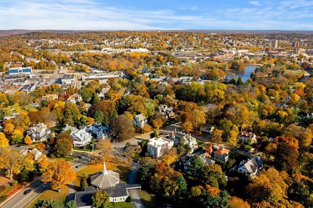 251 Salisbury St, Worcester, MA 01609