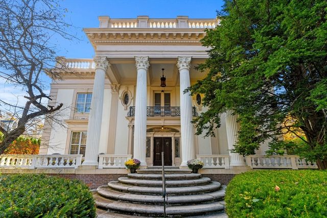 251 Salisbury St, Worcester, MA 01609