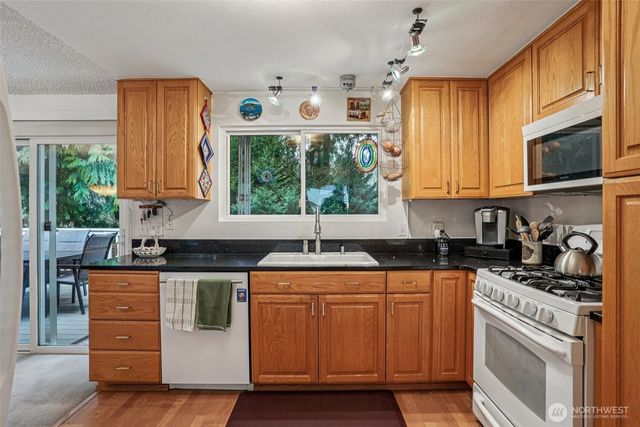 21312 NE 60th Place, Redmond, WA 98053