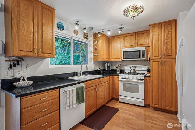 21312 NE 60th Place, Redmond, WA 98053