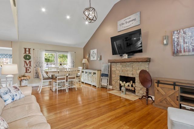 36 Harkins St, Lancaster, MA 01523