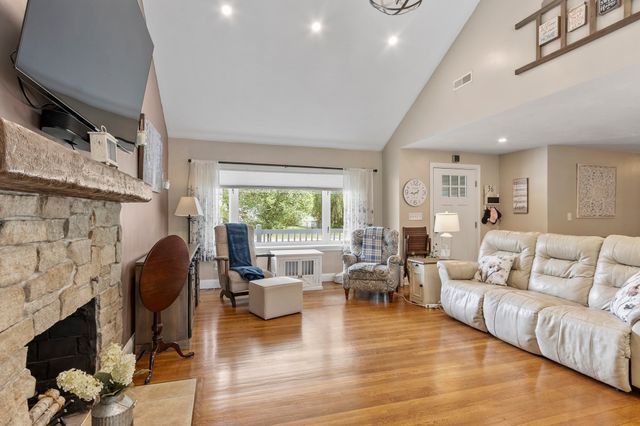 36 Harkins St, Lancaster, MA 01523