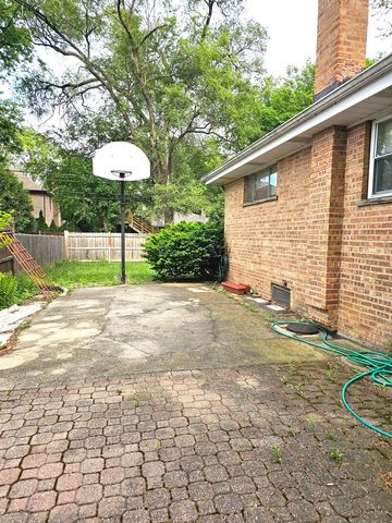8823 Mango Avenue, Morton Grove, IL 60053