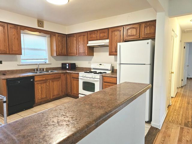 8823 Mango Avenue, Morton Grove, IL 60053