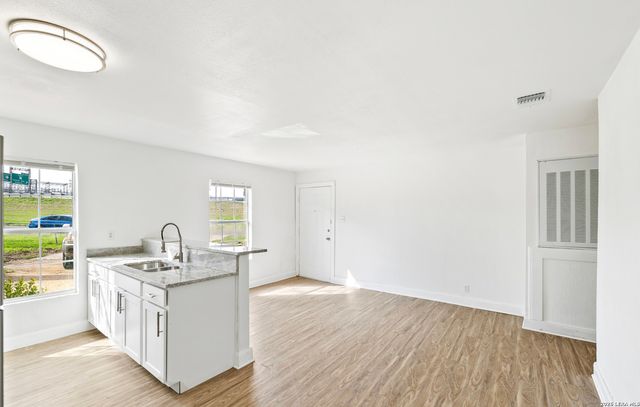 818 Hampton, San Antonio, TX 78220