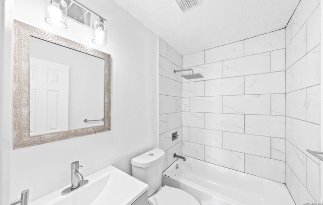 818 Hampton, San Antonio, TX 78220