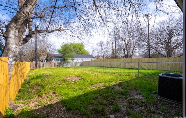 818 Hampton, San Antonio, TX 78220