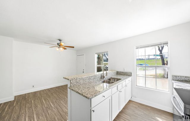 818 Hampton, San Antonio, TX 78220