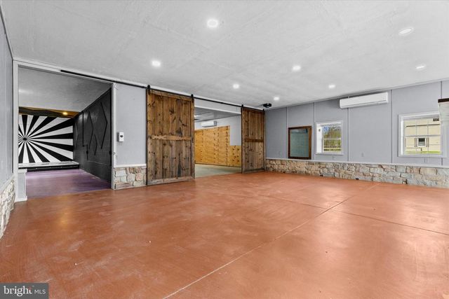 34 MAIN ST, Seven Valleys, PA 17360