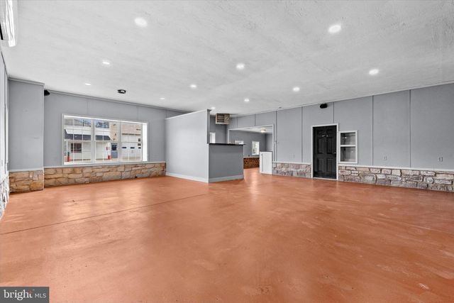 34 MAIN ST, Seven Valleys, PA 17360