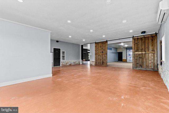 34 MAIN ST, Seven Valleys, PA 17360