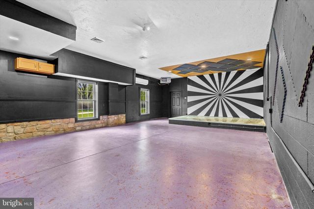 34 MAIN ST, Seven Valleys, PA 17360