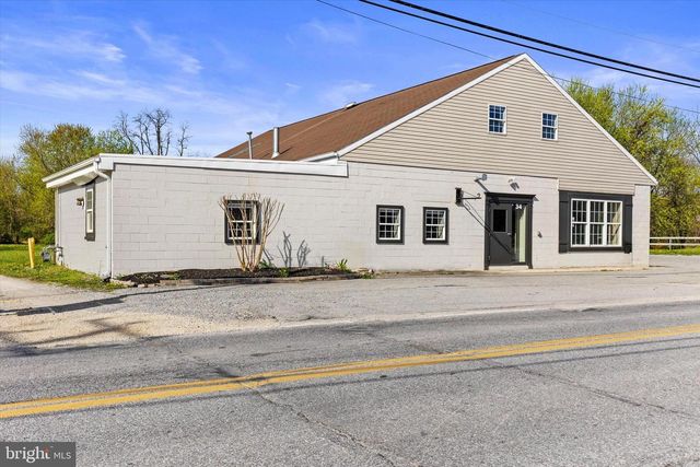 34 MAIN ST, Seven Valleys, PA 17360