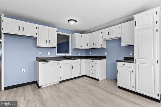 34 MAIN ST, Seven Valleys, PA 17360