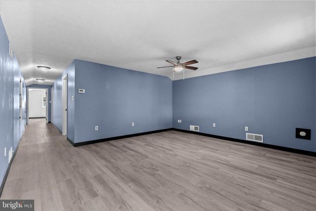 34 MAIN ST, Seven Valleys, PA 17360