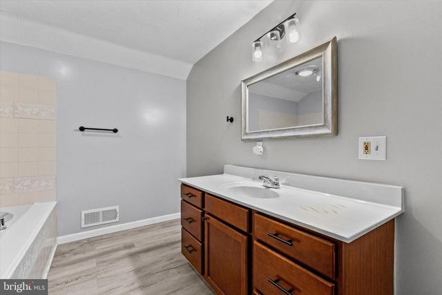 34 MAIN ST, Seven Valleys, PA 17360