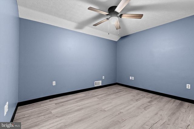 34 MAIN ST, Seven Valleys, PA 17360