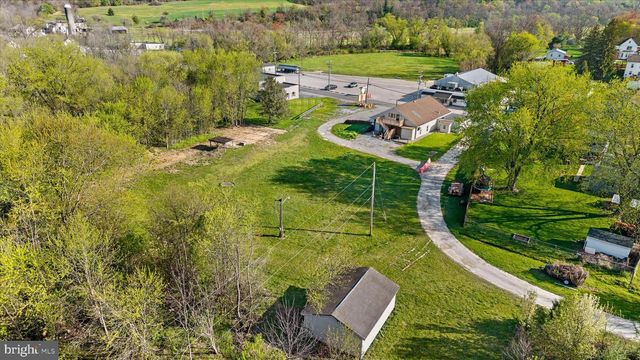 34 MAIN ST, Seven Valleys, PA 17360