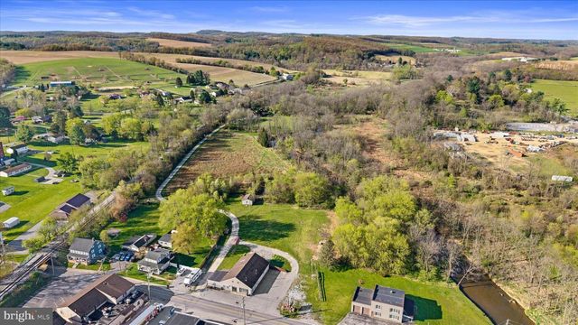 34 MAIN ST, Seven Valleys, PA 17360