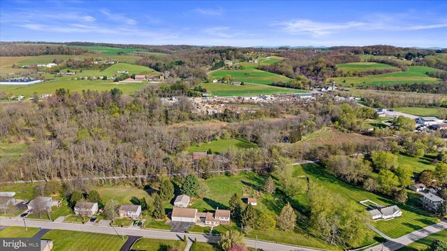 34 MAIN ST, Seven Valleys, PA 17360