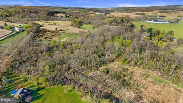 34 MAIN ST, Seven Valleys, PA 17360