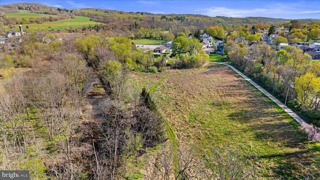 34 MAIN ST, Seven Valleys, PA 17360