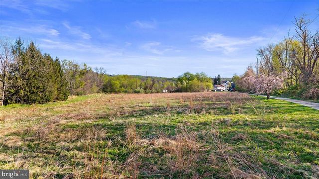 34 MAIN ST, Seven Valleys, PA 17360