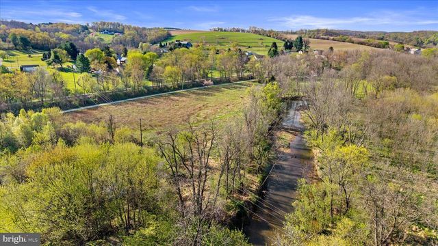 34 MAIN ST, Seven Valleys, PA 17360