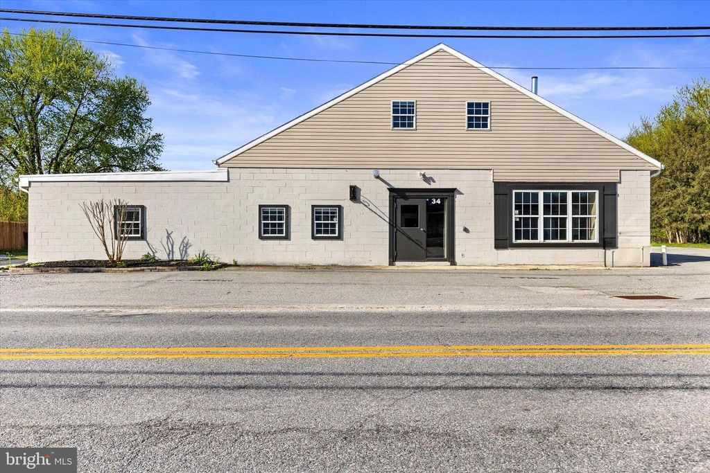 34 MAIN ST, Seven Valleys, PA 17360