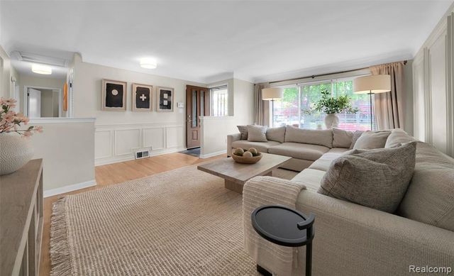20500 Erben Street, Saint Clair Shores, MI 48081