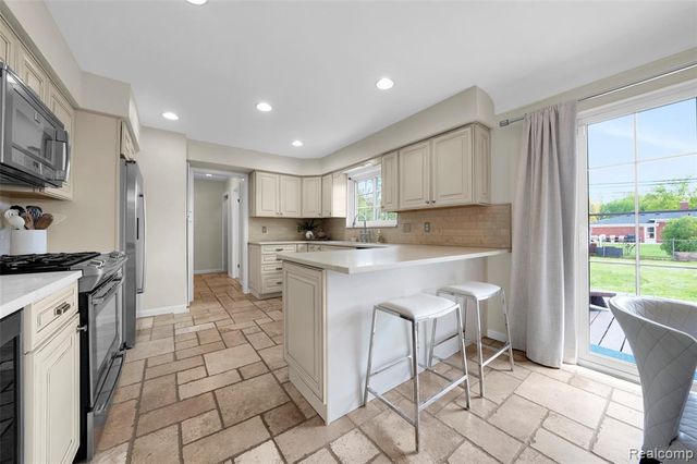 20500 Erben Street, Saint Clair Shores, MI 48081