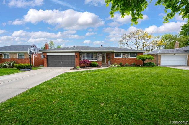 20500 Erben Street, Saint Clair Shores, MI 48081