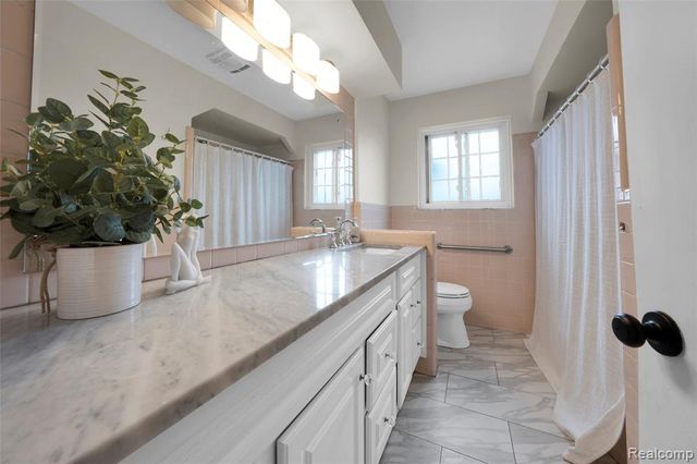 20500 Erben Street, Saint Clair Shores, MI 48081