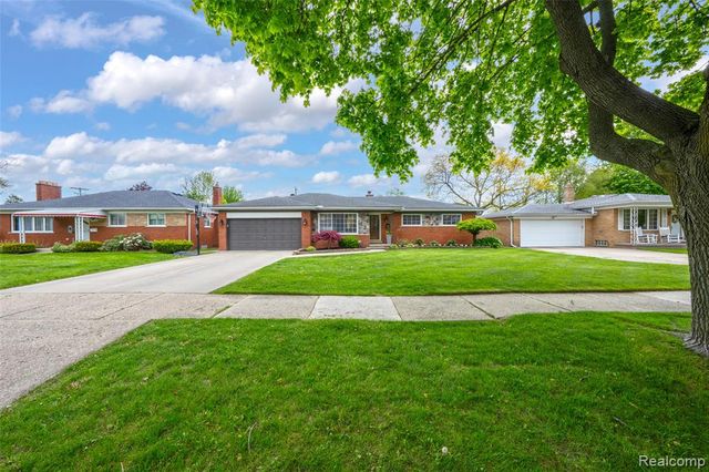 20500 Erben Street, Saint Clair Shores, MI 48081
