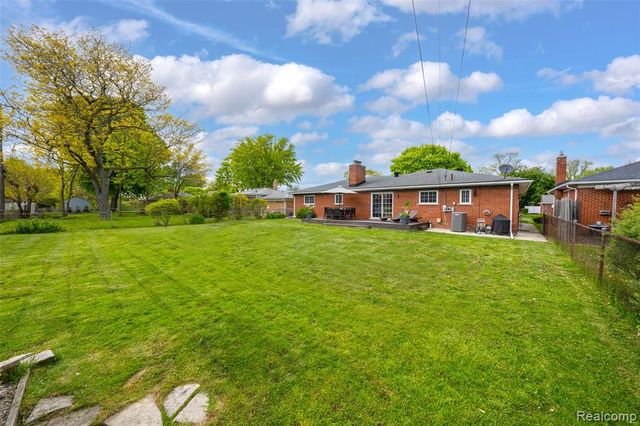 20500 Erben Street, Saint Clair Shores, MI 48081