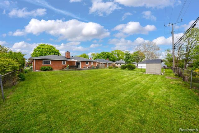 20500 Erben Street, Saint Clair Shores, MI 48081