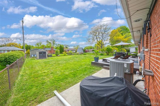 20500 Erben Street, Saint Clair Shores, MI 48081